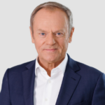 Donald Tusk — portret ilustrujący tekst o priorytetach jego rządu.