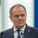 Donald Tusk podczas wystąpienia w Parlamencie Europejskim w 2025 roku