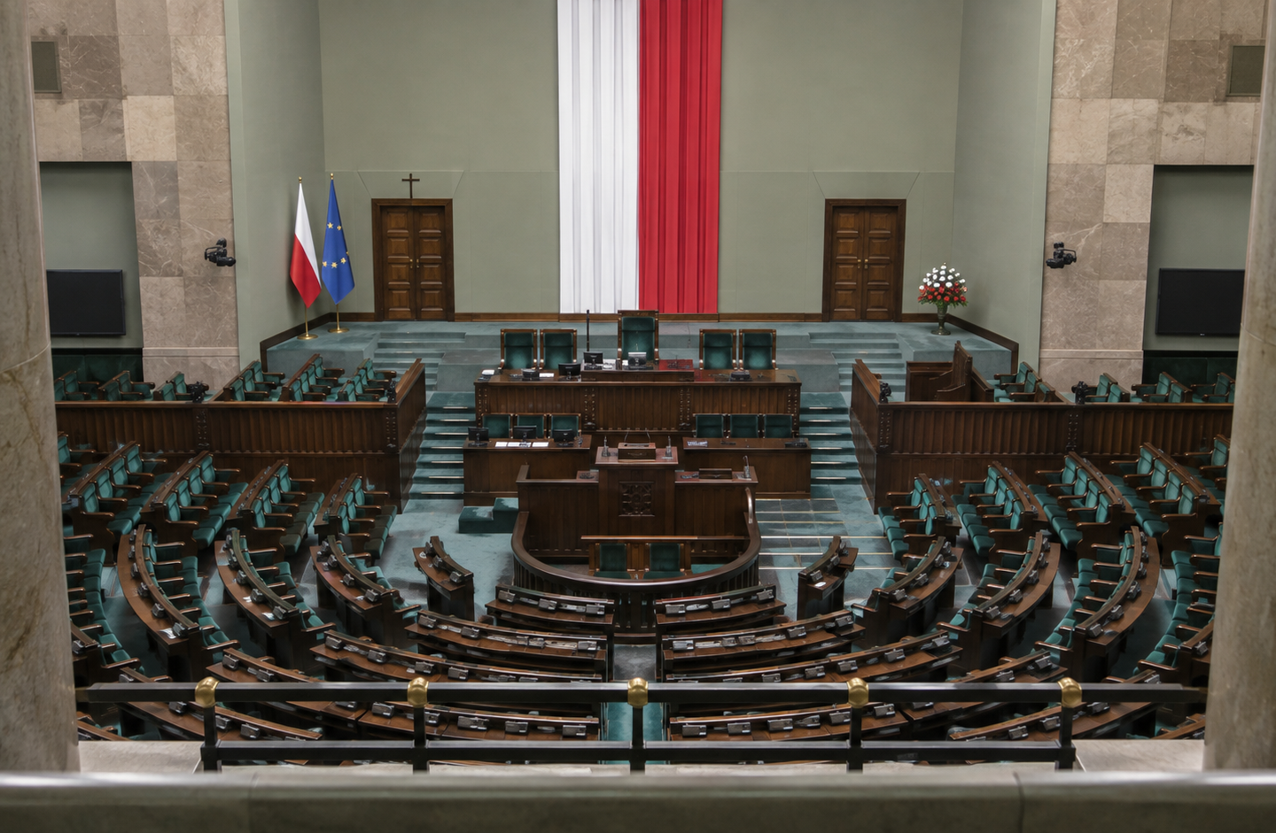 Neutralna ilustracja sali obrad, placeholder do artykułów legislacyjnych.