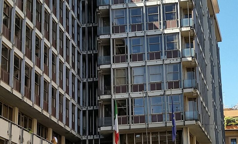 Siedziba włoskiego organu nadzoru CONSOB przy Via Giovanni Battista Martini 3 w Rzymie, fotografia z 2015 roku. To instytucja związana z dotychczasową pracą Comportiego, nie siedziba ESMA.