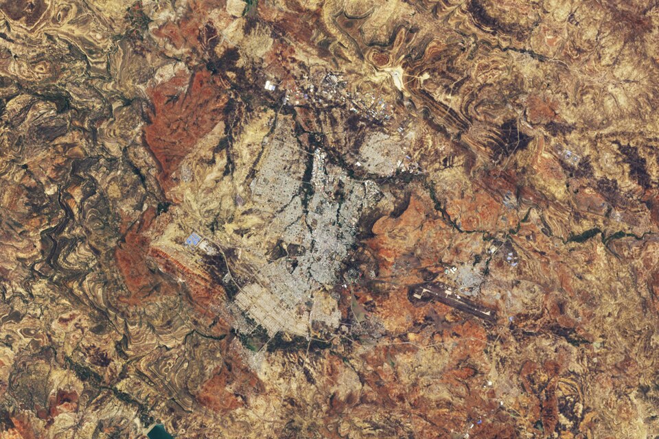 Mekelle w Tigraju na obrazie satelitarnym Landsat z 31 maja 2025 roku. Ilustracja lokalizacji, nie dokumentacja obecnych walk lub zniszczeń.