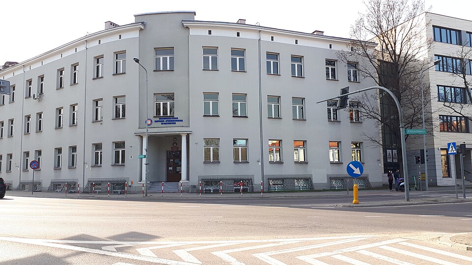 Wojewódzka Stacja Sanitarno-Epidemiologiczna w Białymstoku, fotografia z 11 kwietnia 2021 roku. Nie przedstawia spotkania w MZ ani uczestników szkolenia.