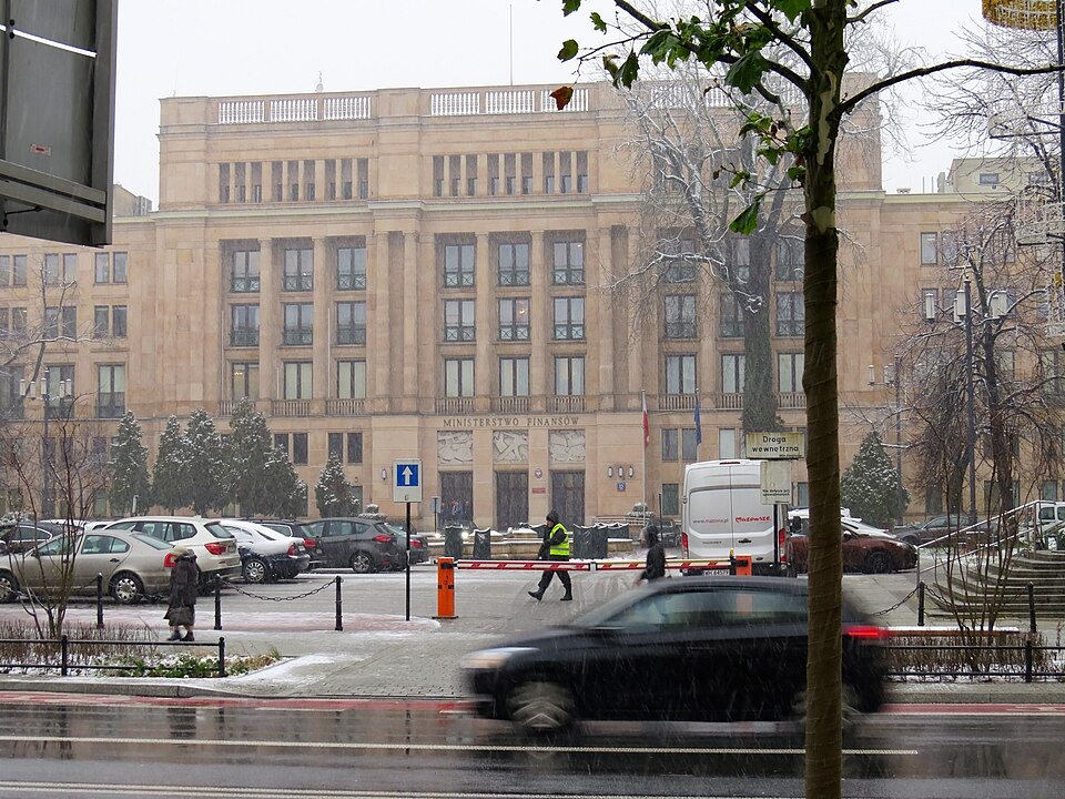 Siedziba Ministerstwa Finansów przy ulicy Świętokrzyskiej 12 w Warszawie, fotografia z listopada 2017 roku. Zdjęcie instytucji prowadzącej konsultacje PPK.