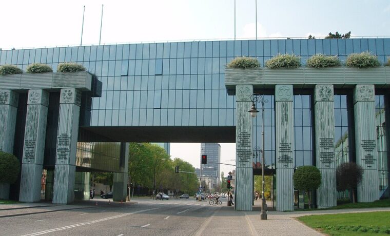 Sąd Apelacyjny w Warszawie, fotografia z kwietnia 2011 roku. Zdjęcie siedziby instytucji rozpoznającej zażalenie, nie dokumentacja posiedzenia w tej sprawie.