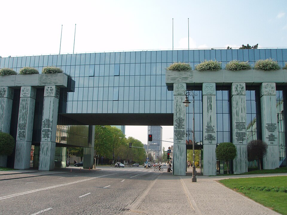 Sąd Apelacyjny w Warszawie, fotografia z kwietnia 2011 roku. Zdjęcie siedziby instytucji rozpoznającej zażalenie, nie dokumentacja posiedzenia w tej sprawie.