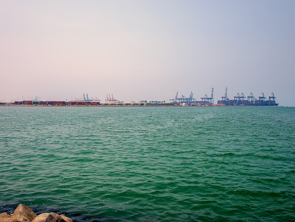 Port morski w Dżuddzie w Arabii Saudyjskiej, fotografia z 2022 roku. Ilustracja infrastruktury handlowej, nie konkretnej dostawy polskiego drobiu.