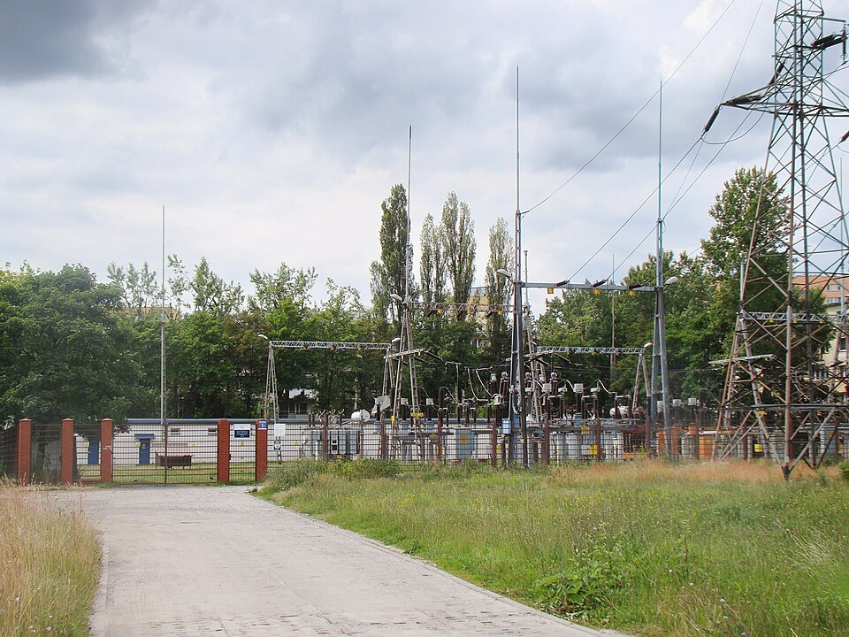 Stacja elektroenergetyczna Łódź-Retkinia 110/15 kV, fotografia z 2014 roku; ilustracja infrastruktury elektroenergetycznej, nie jest częścią Harmony Link.