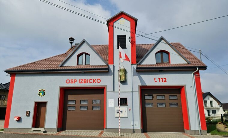 Remiza w Izbicku w województwie opolskim w marcu 2024 roku, ilustracja zaplecza strażackiego; nie remiza w Bojadłach ani Klenicy