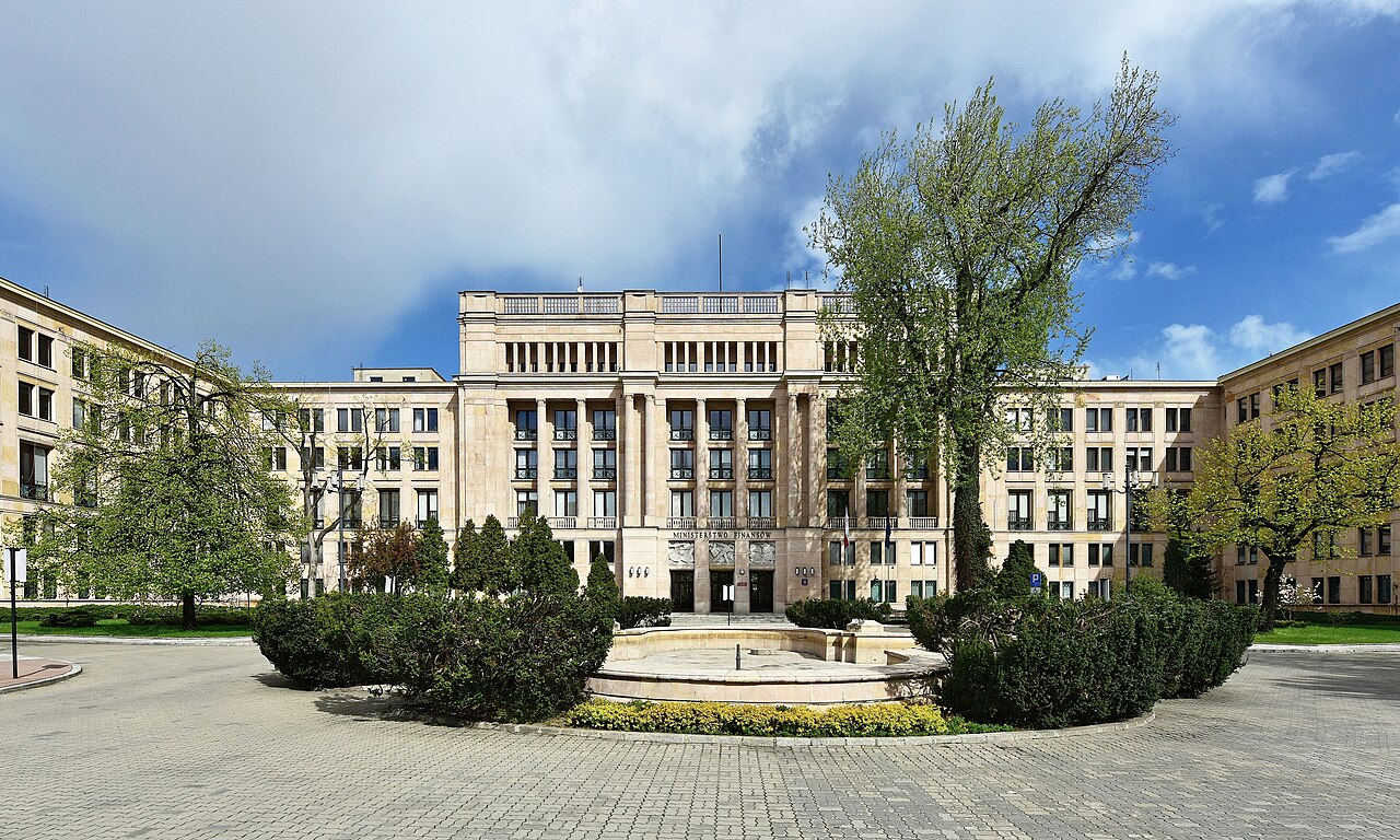Gmach Ministerstwa Finansów w Warszawie na archiwalnej fotografii z 2017 roku