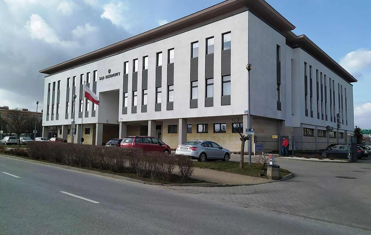 Sąd Rejonowy w Grójcu, do którego skierowano akt oskarżenia. Archiwalna fotografia z 2021 roku, nie dokumentacja rozprawy.