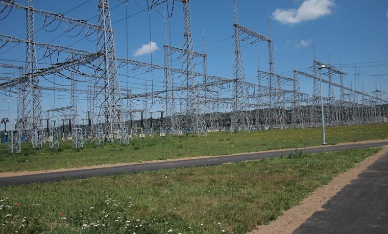 Stacja elektroenergetyczna Żarnowiec na archiwalnym zdjęciu z 2011 roku. Ilustracja sektora energii, nie wskazanie operatora objętego ustaleniami NIK.