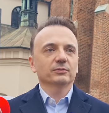 Łukasz Gibała we wrześniu 2026 roku, portret archiwalny, nie fotografia ślubowania