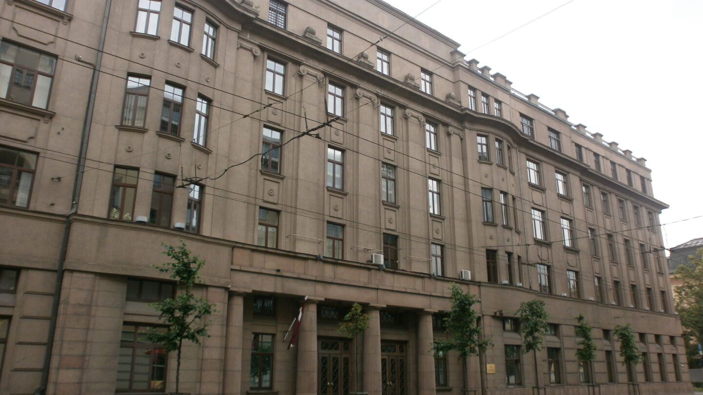 Budynek Ministerstwa Obrony Łotwy w Rydze w czerwcu 2013 roku. Fotografia archiwalna instytucji podpisującej porozumienie.