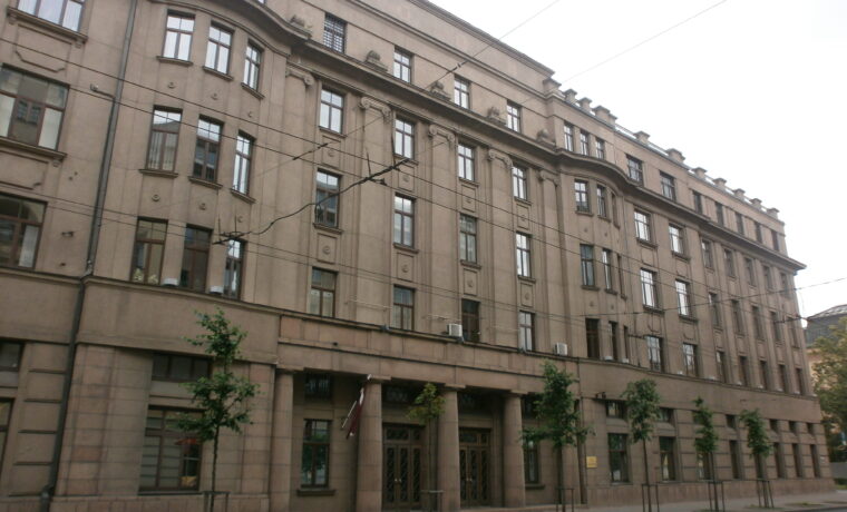 Budynek Ministerstwa Obrony Łotwy w Rydze w czerwcu 2013 roku. Fotografia archiwalna instytucji podpisującej porozumienie.